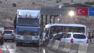 Karwanek&icirc; al&icirc;kariy&ecirc;n mirov&icirc; derbas&icirc; Idlib&ecirc; dibe