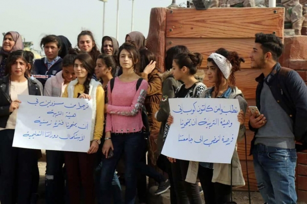 Li Kobaniy&ecirc; xwendekar qedexekirina korsan şermezar dikin